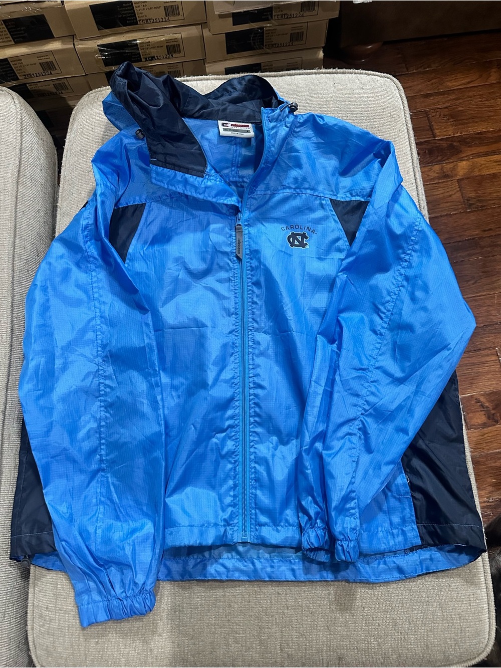 Vintage colosseum University of North Carolina men’s Blue Windbreaker Jacket- L